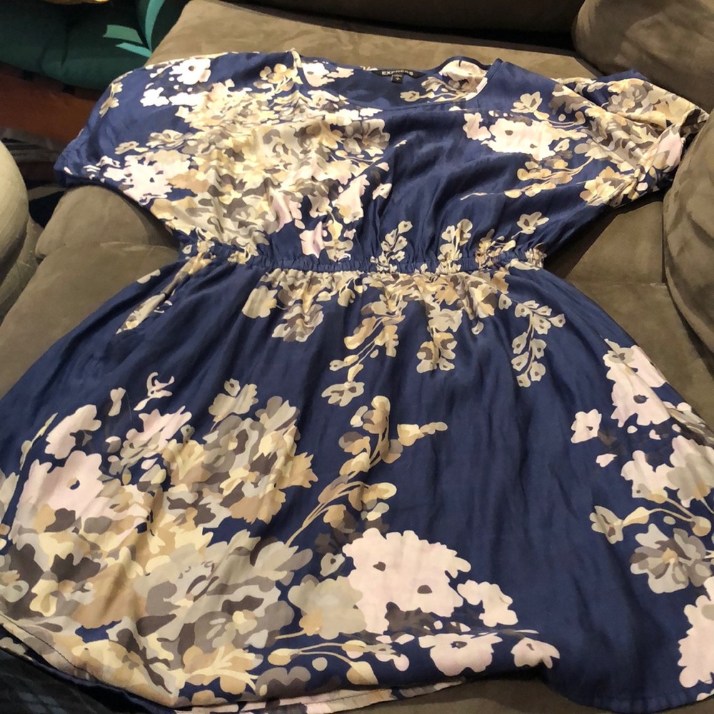 Express ruched waist blue floral dress w/ pockets
